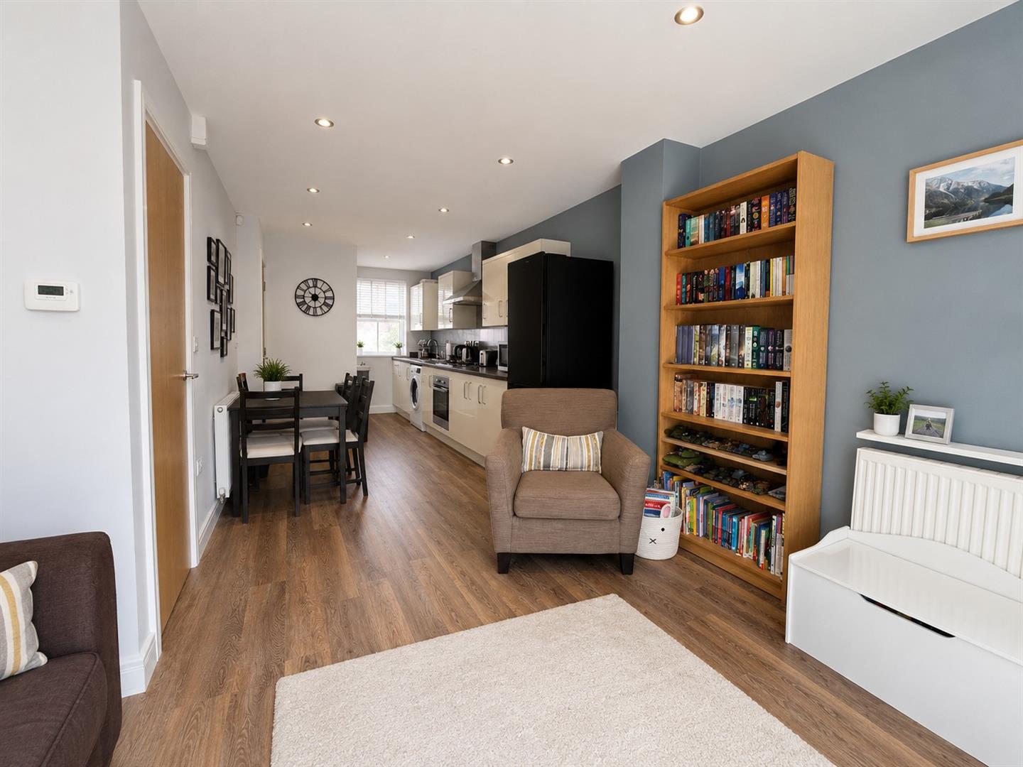 4 bed property in Hazelwick Drive, Bedford